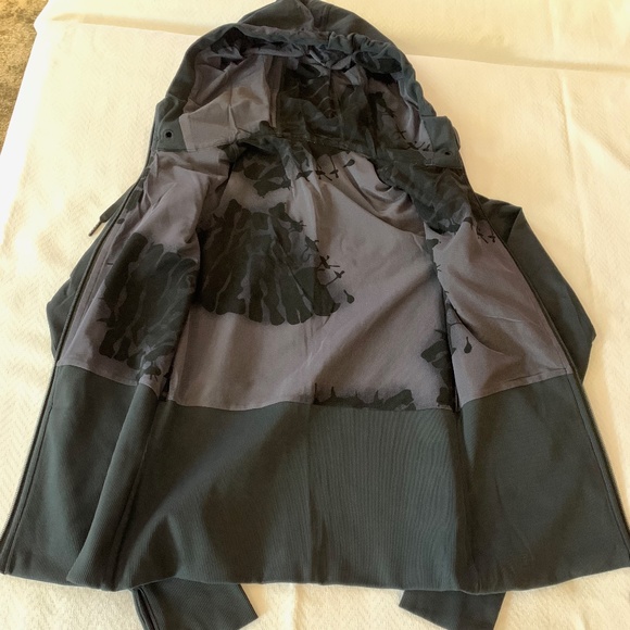 Lululemon Dance Studio Reversible Jacket, Size 4, Black (RARE) - Picture 5 of 16